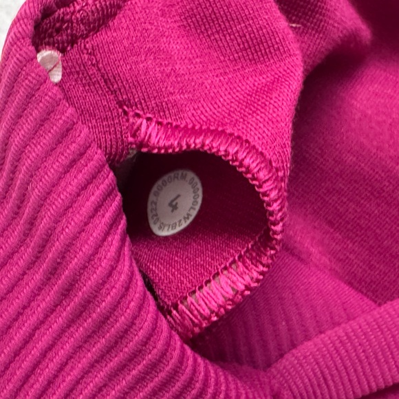 Lululemon sports bra size 4 - Picture 5 of 6